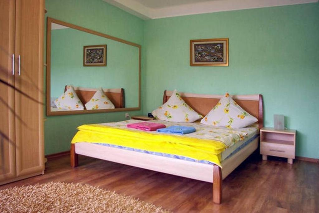 Apartment On Sobornyi Avenue Zaporizhia Bagian luar foto