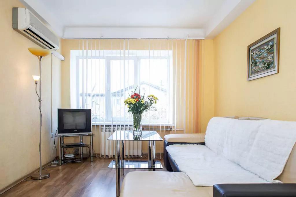 Apartment On Sobornyi Avenue Zaporizhia Bagian luar foto