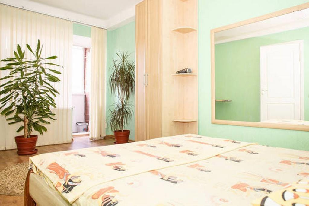 Apartment On Sobornyi Avenue Zaporizhia Bagian luar foto